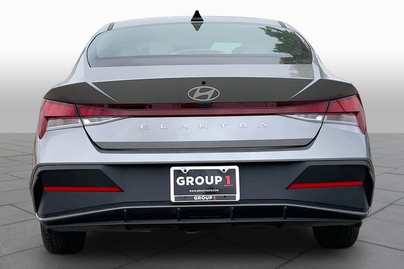 2024 Hyundai Elantra - Image 3
