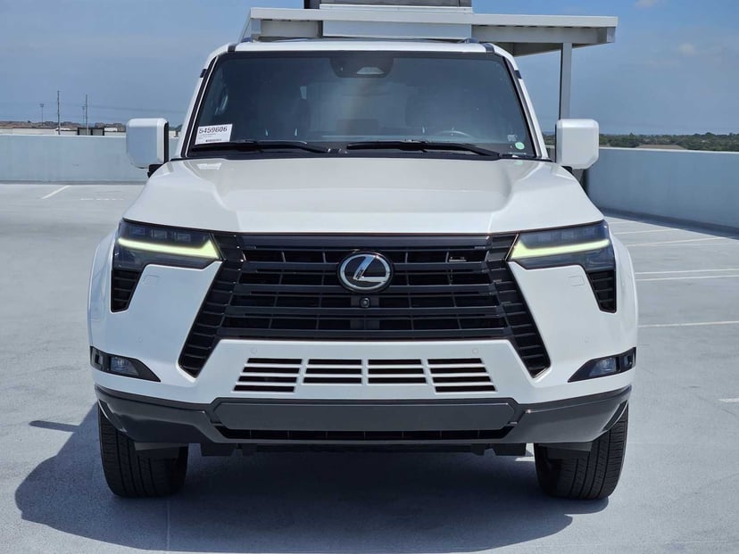 2025 Lexus GX - Image 3