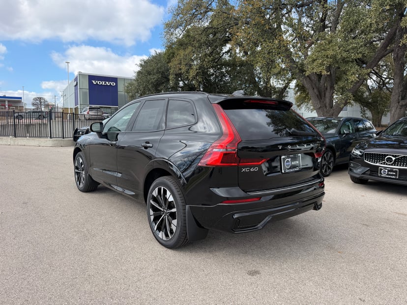 2026 Volvo XC60 - Image 3