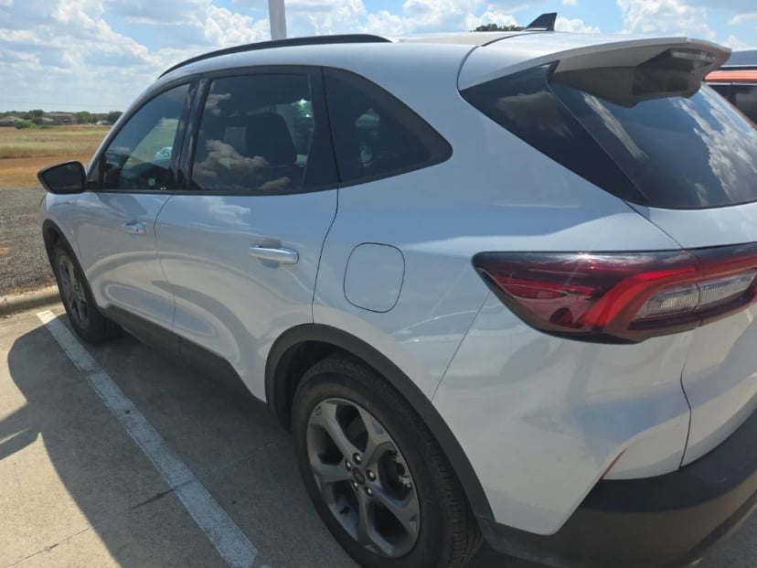 2025 Ford Escape - Image 2