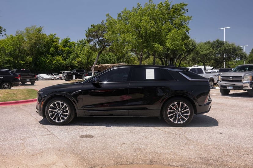 2024 Cadillac Lyriq - Image 2