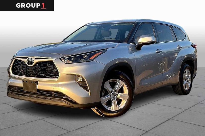 2022 Toyota Highlander - Image 2
