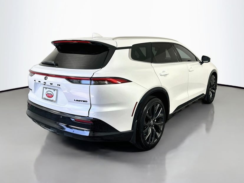 2026 Toyota Crown Signia - Image 2