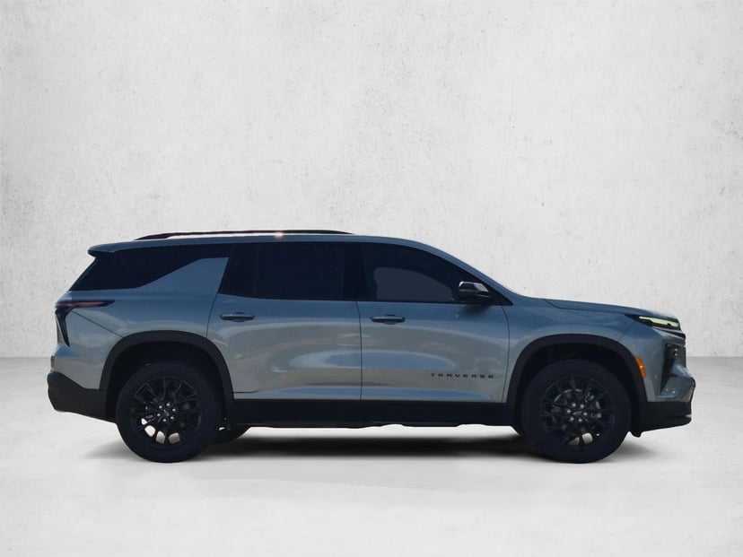 2026 Chevrolet Traverse - Image 2