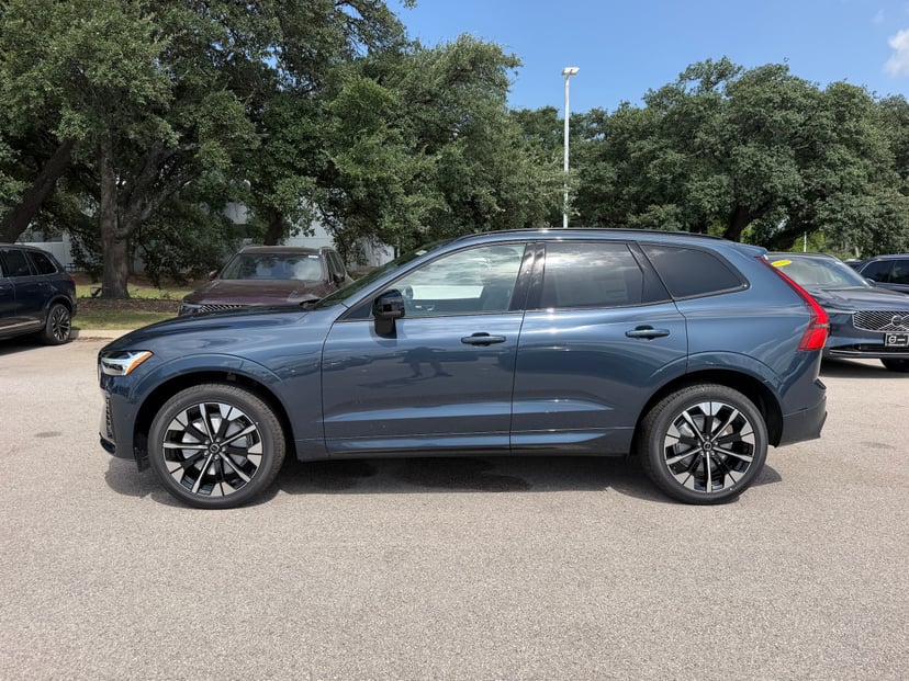 2026 Volvo XC60 - Image 3