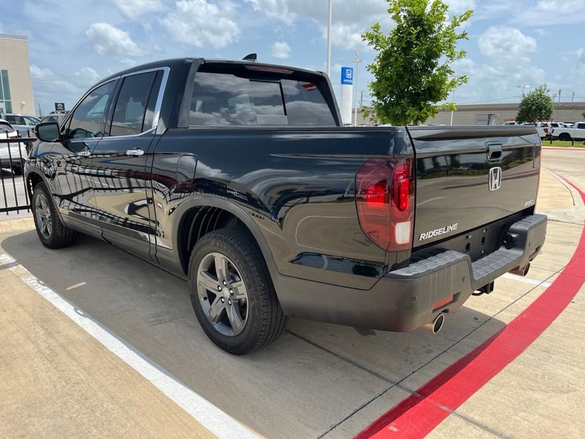 2023 Honda Ridgeline - Image 3