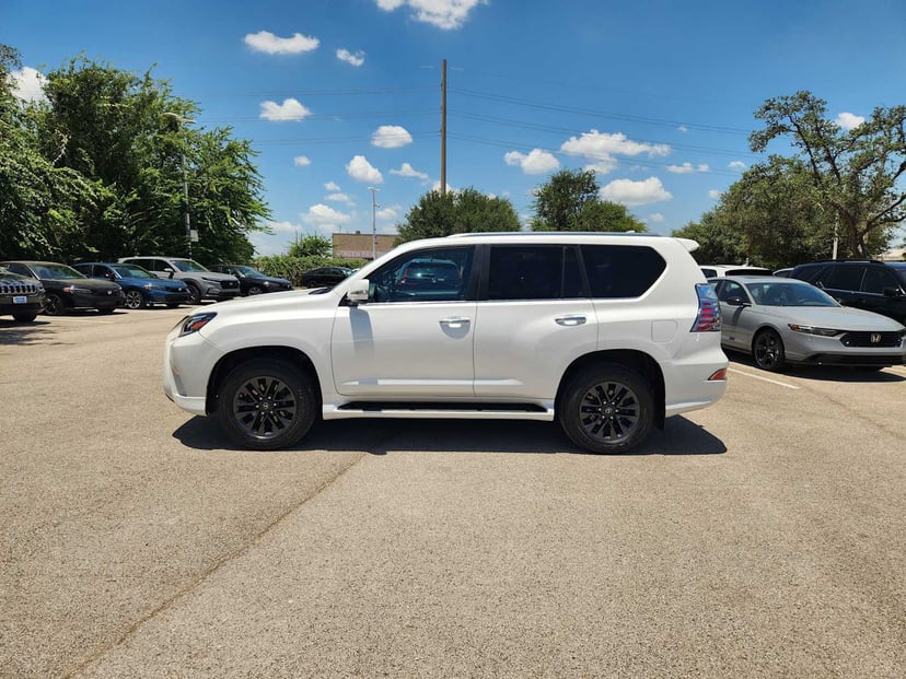 2021 Lexus GX - Image 2