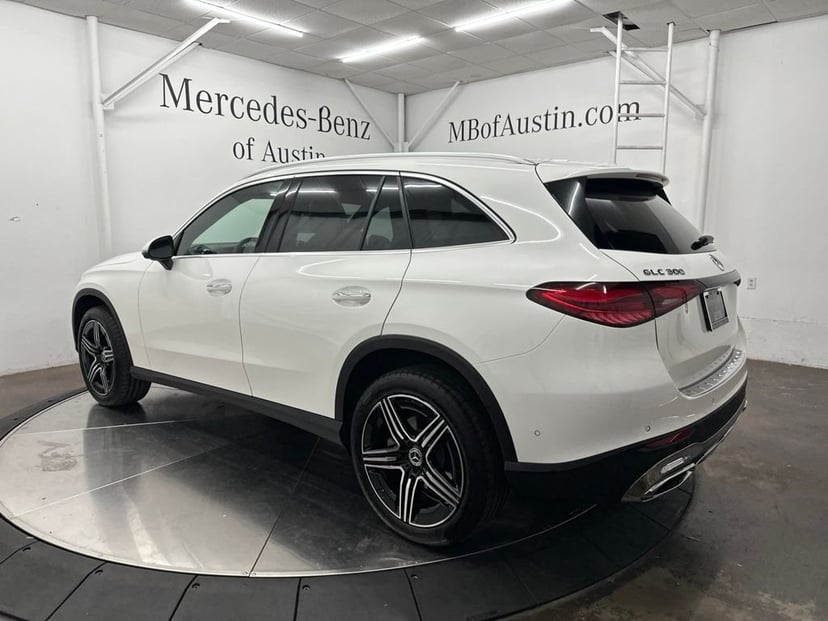 2027 Mercedes-Benz GLC - Image 3