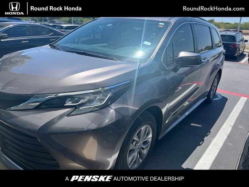 2023 Toyota Sienna - Image 1