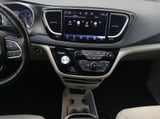 2021 Chrysler Pacifica - Preview 3