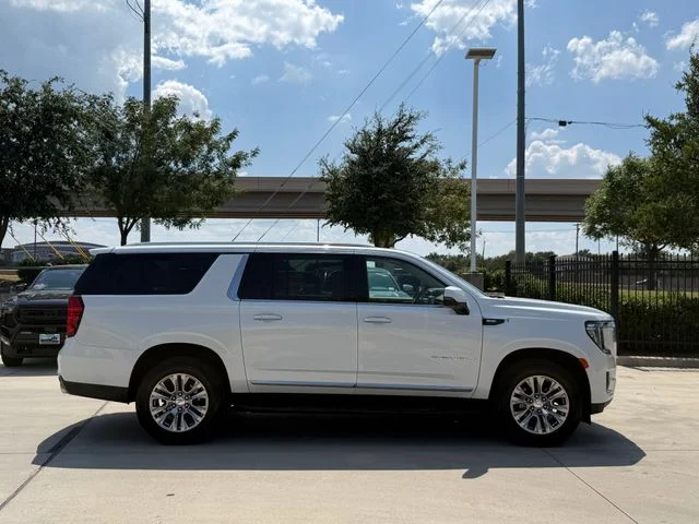 2022 GMC Yukon XL - Image 2