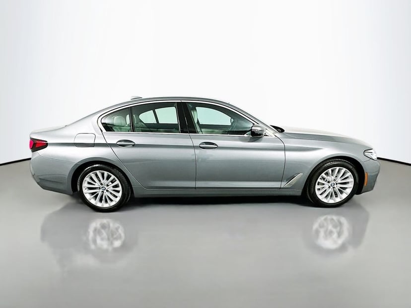 2023 BMW 530i - Image 2