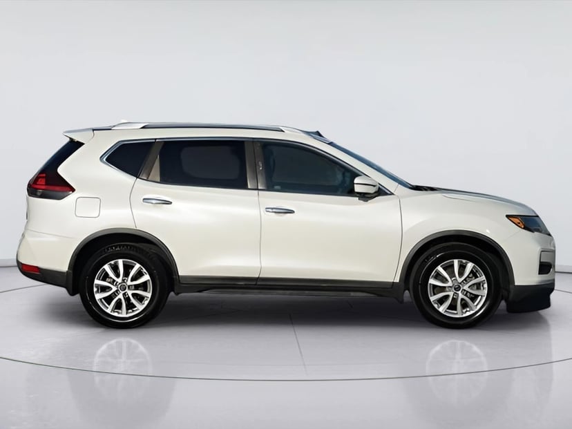 2018 Nissan Rogue - Image 2