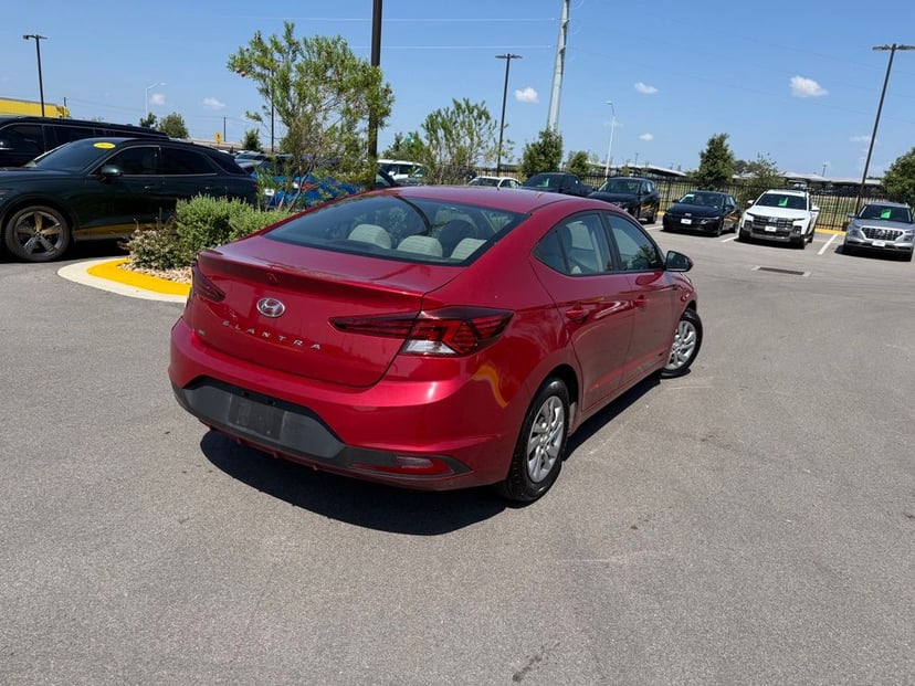 2019 Hyundai Elantra - Image 3