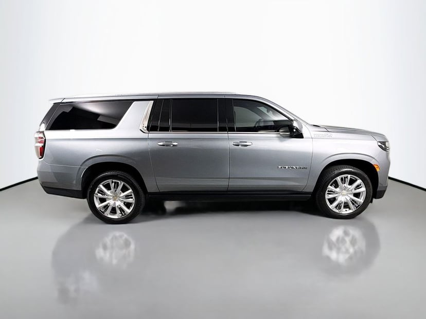 2023 Chevrolet Suburban - Image 2