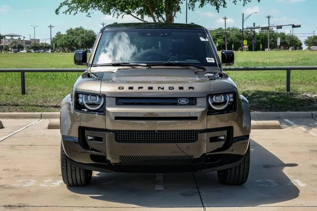 2026 Land Rover Defender - Image 2