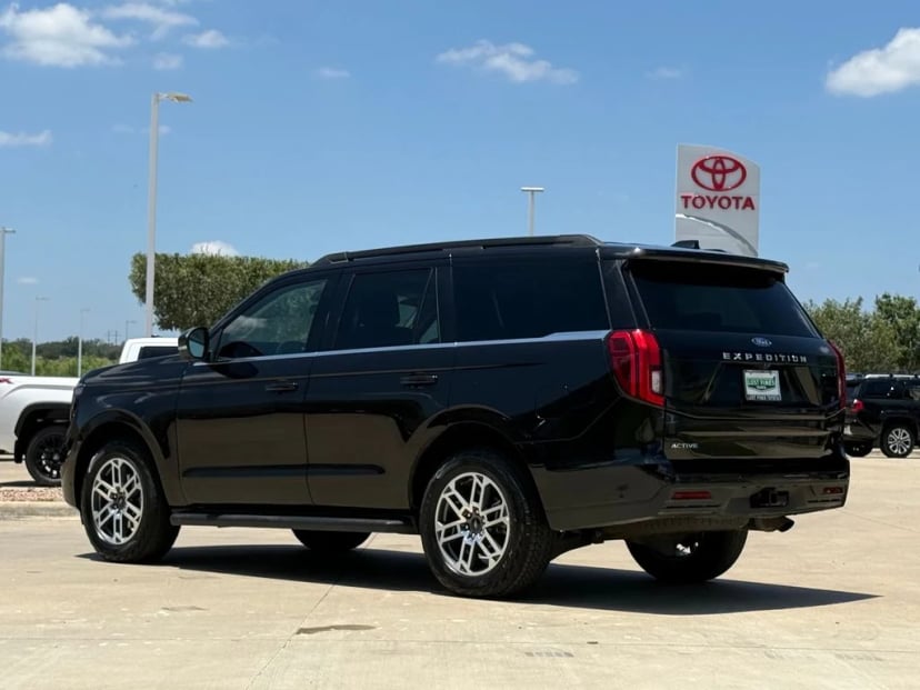 2025 Ford Expedition - Image 3