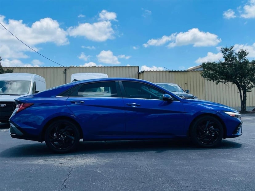 2025 Hyundai Elantra - Image 3