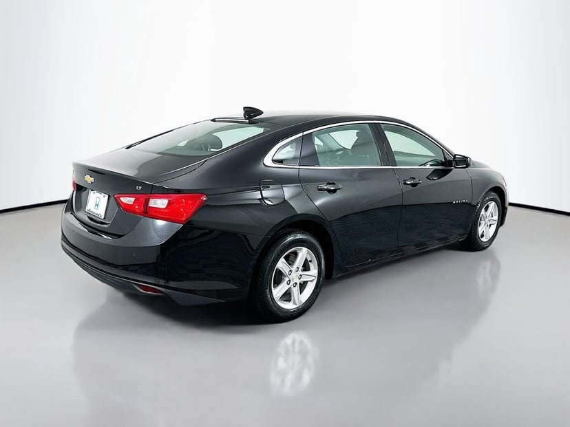2024 Chevrolet Malibu - Image 3