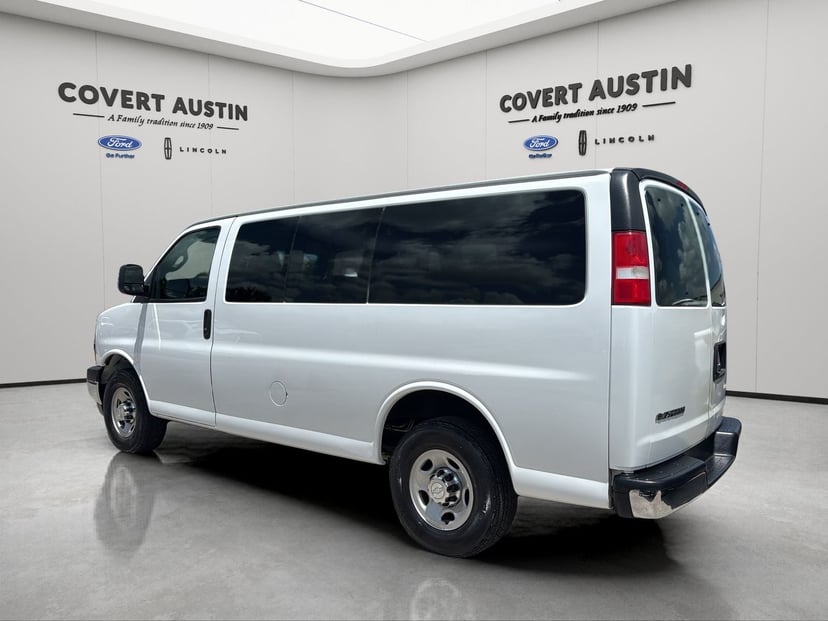 2018 Chevrolet Express 3500 - Image 2