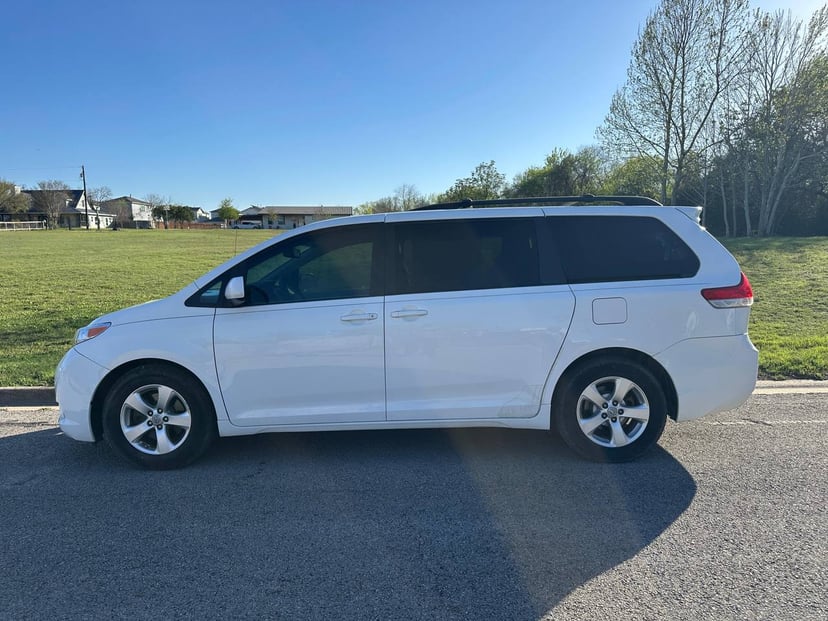 2012 Toyota Sienna - Image 1