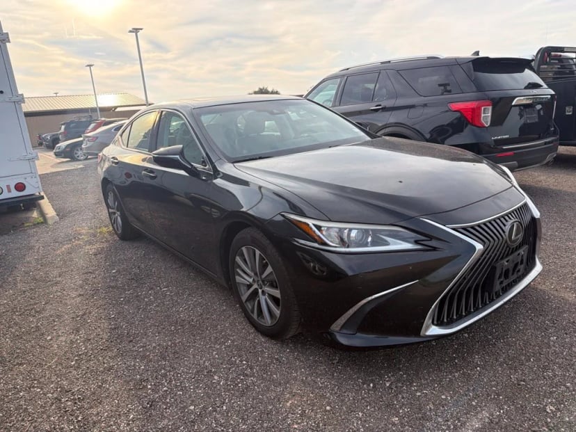 2020 Lexus ES - Image 1