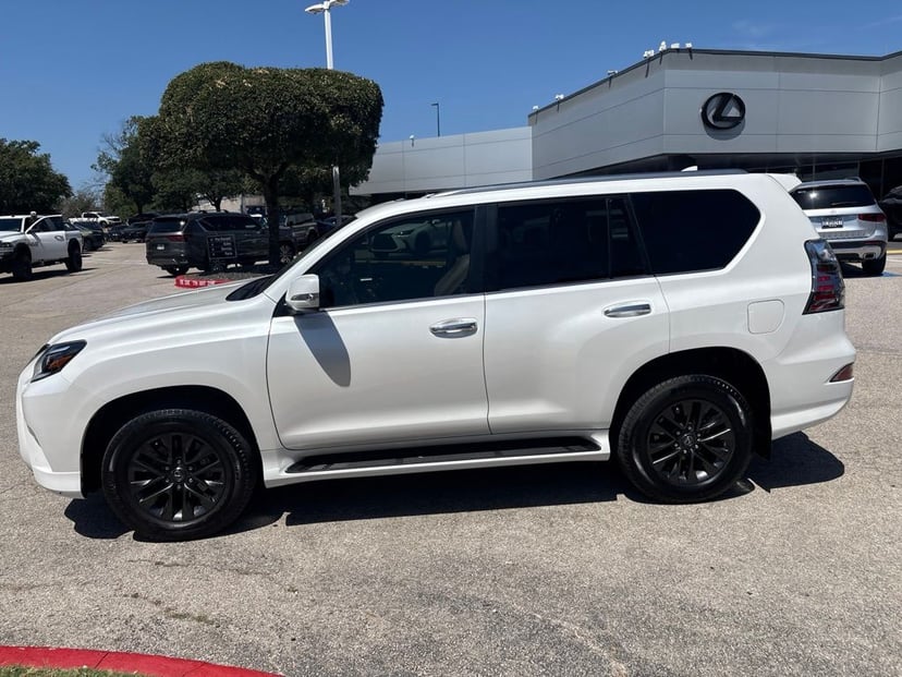 2023 Lexus GX - Image 2