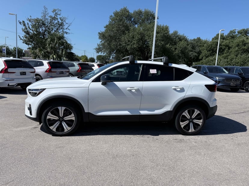 2023 Volvo c40 - Image 2