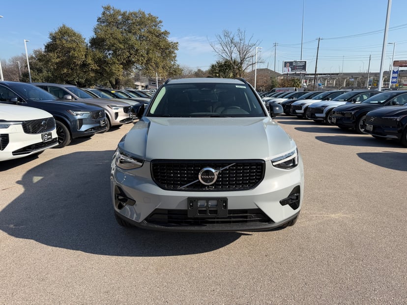 2026 Volvo XC40 - Image 3