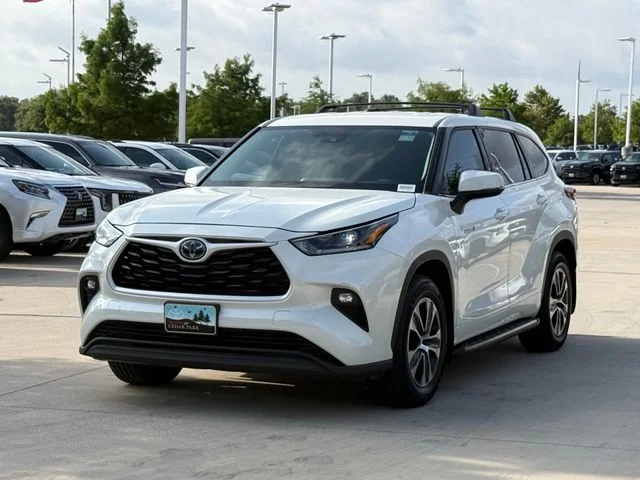 2021 Toyota Highlander - Image 2