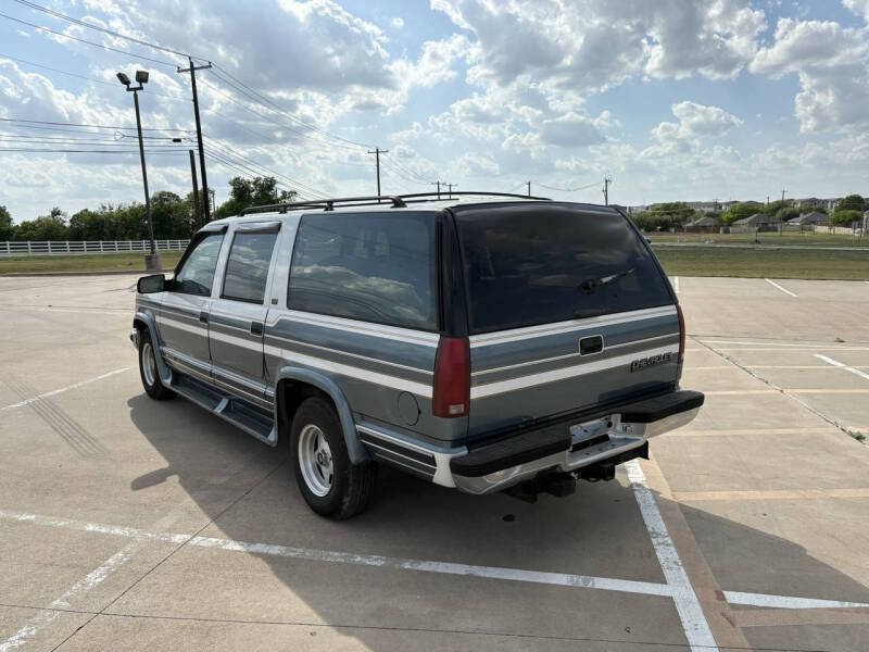 1993 Chevrolet Suburban - Image 1