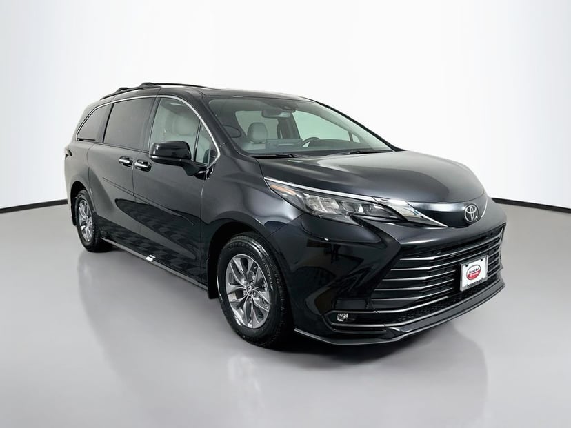 2026 Toyota Sienna - Image 2