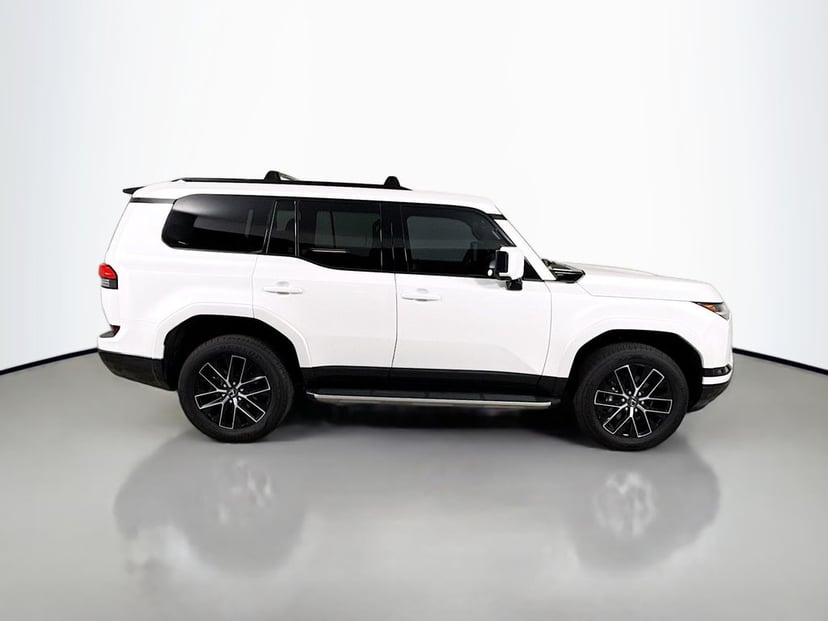 2025 Lexus GX - Image 3
