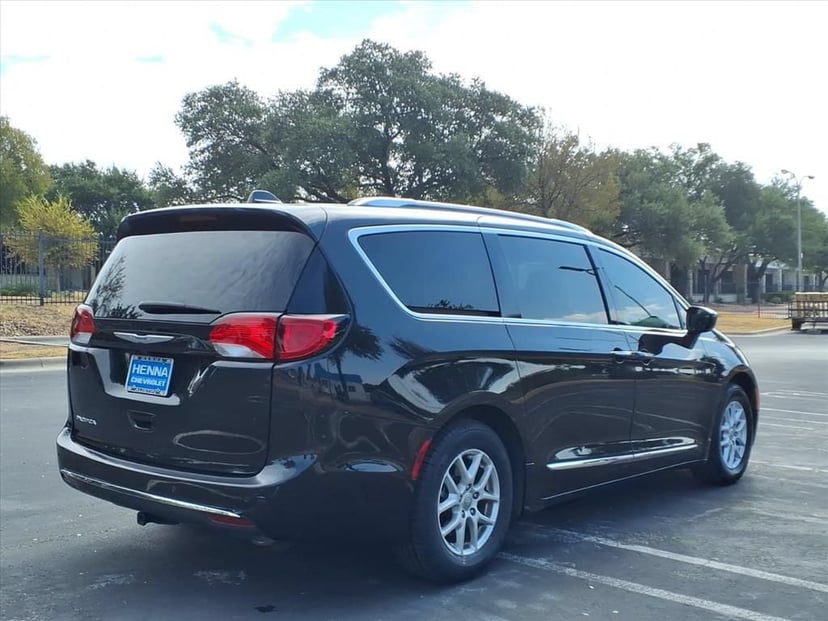 2020 Chrysler Pacifica - Image 3