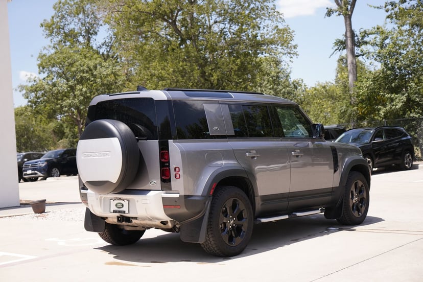 2023 Land Rover Defender - Image 3