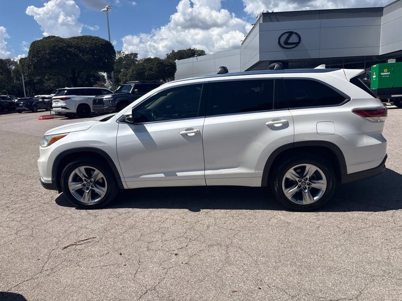 2016 Toyota Highlander - Image 1