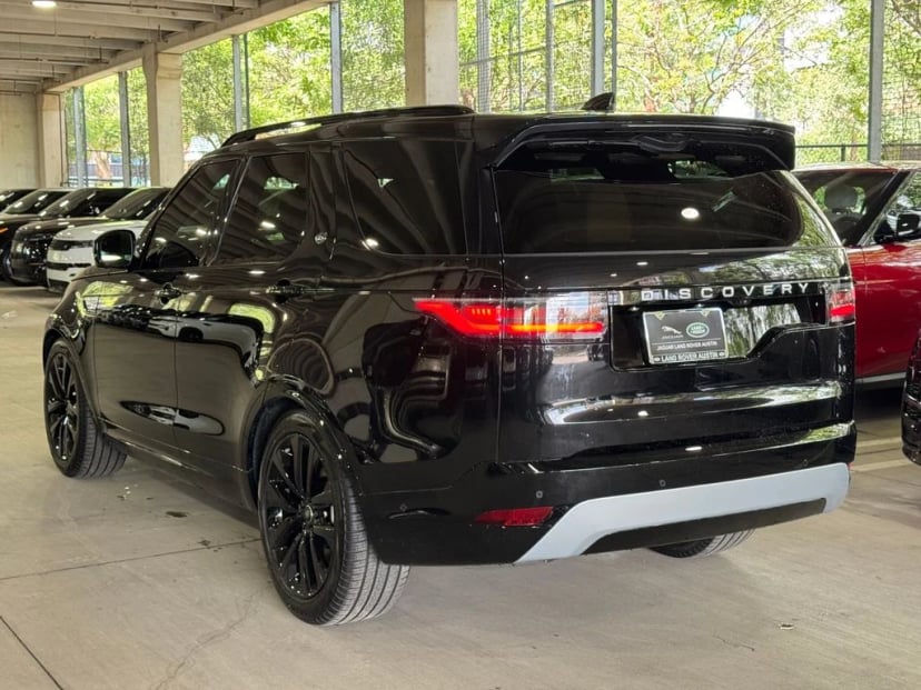 2026 Land Rover Discovery - Image 2