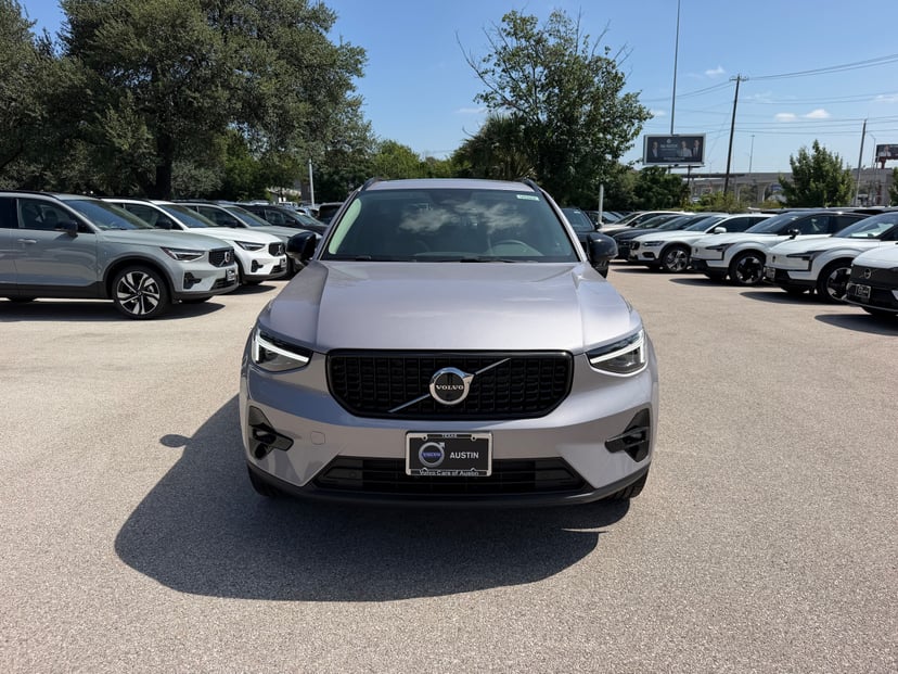 2026 Volvo XC40 - Image 3