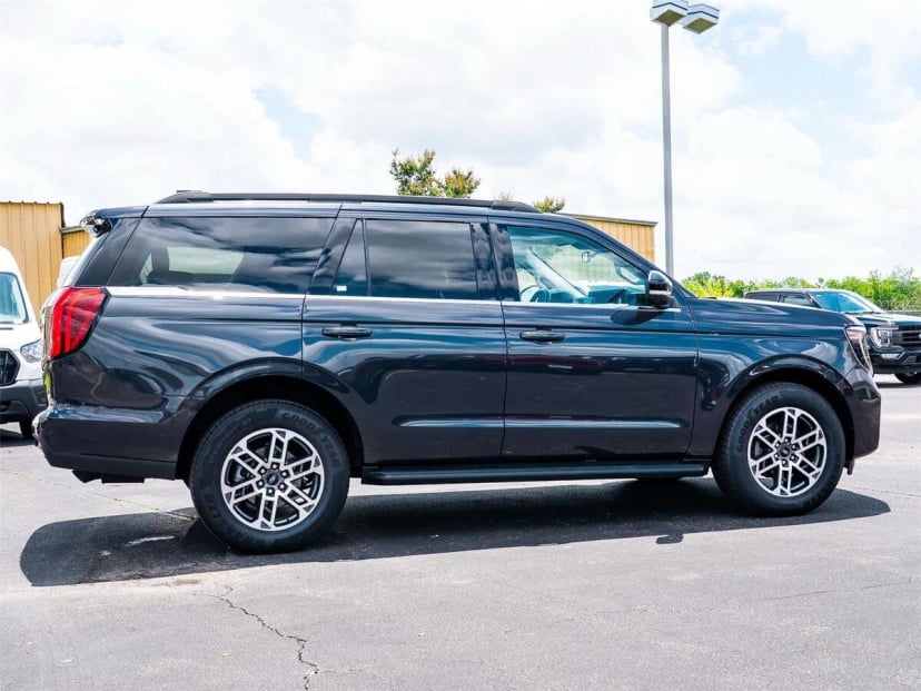2026 Ford Expedition - Image 3