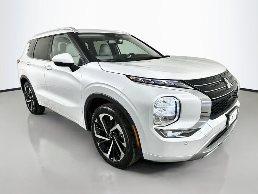 2024 Mitsubishi Outlander - Image 1