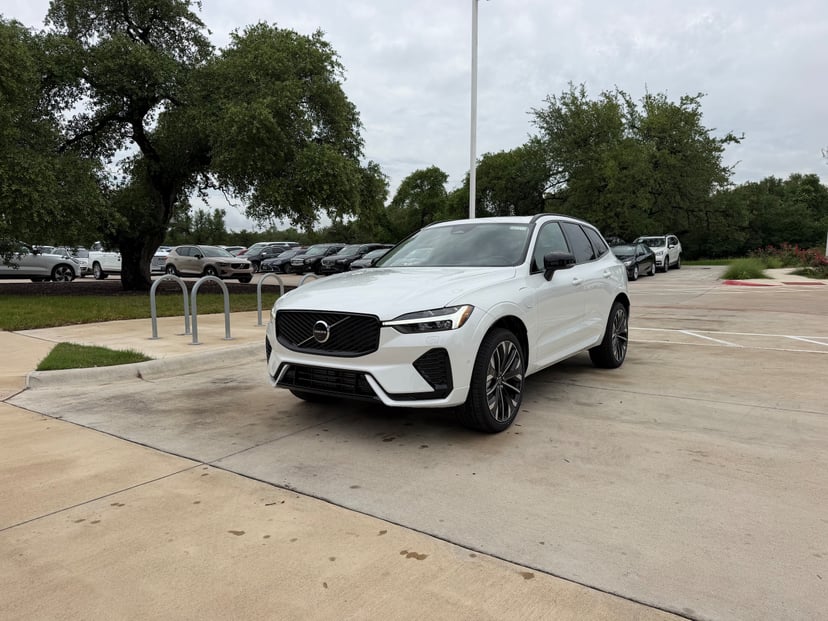 2026 Volvo XC60 - Image 1