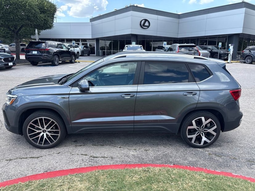 2022 Volkswagen Taos - Image 2