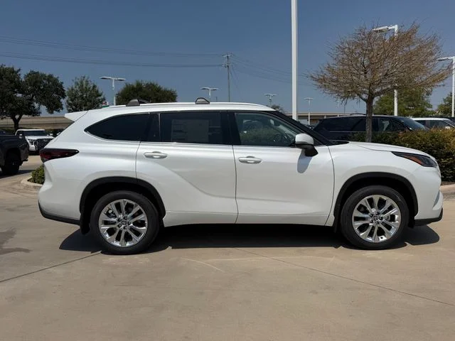 2026 Toyota Highlander - Image 2