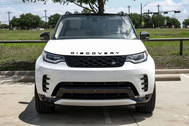 2025 Land Rover Discovery - Image 2