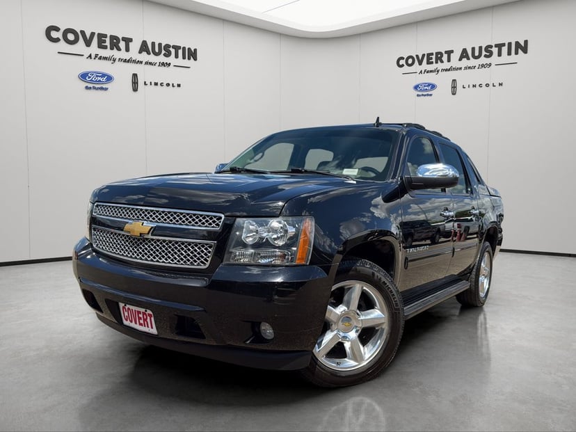 2013 Chevrolet avalanche - Image 1