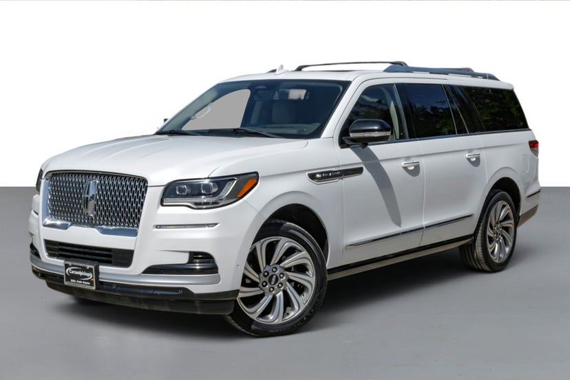 2023 Lincoln Navigator - Image 2