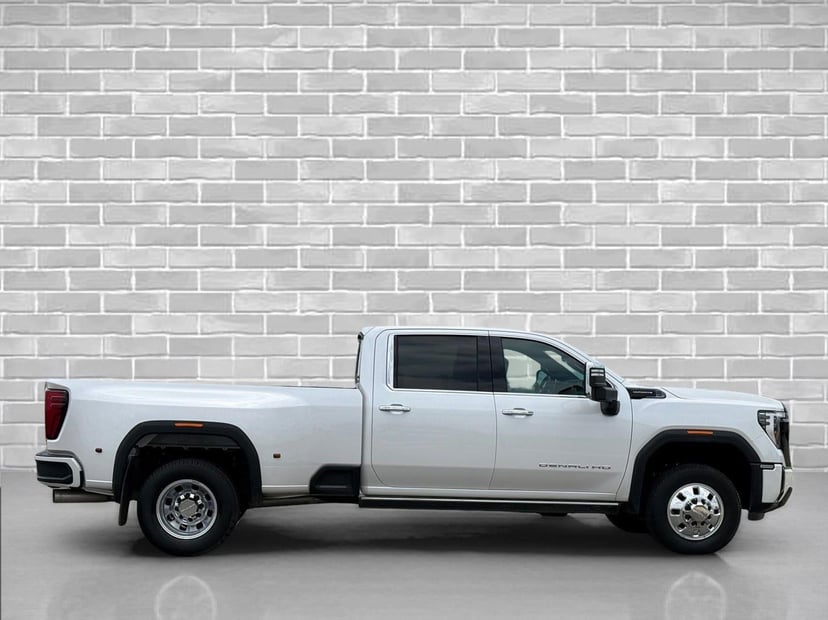 2025 GMC Sierra 3500HD - Image 2