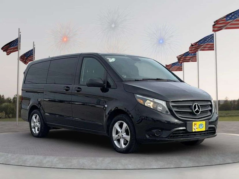 2018 Mercedes-Benz Metris Passenger Van - Image 1