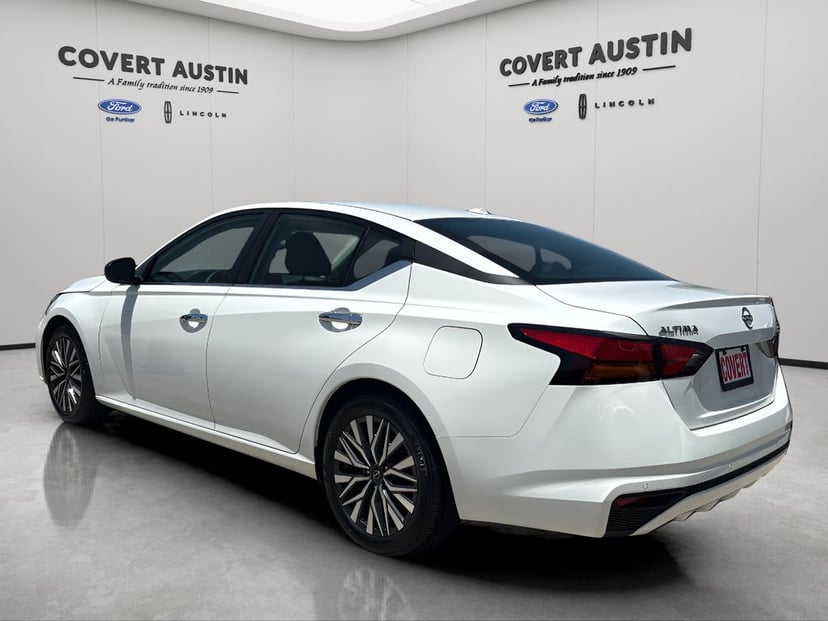 2025 Nissan Altima - Image 3