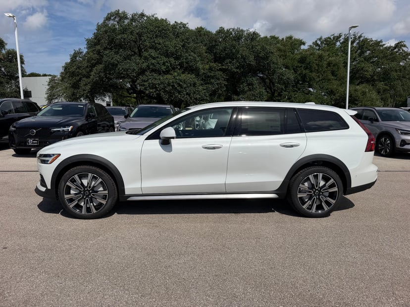 2026 Volvo V60 Cross Country - Image 1
